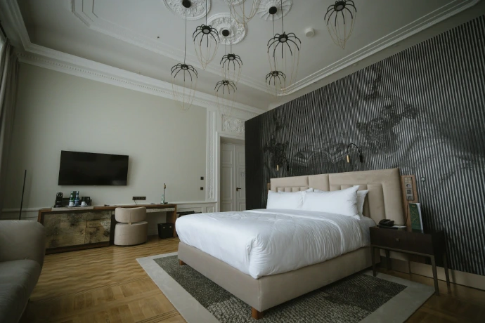 a [UNK] with a large bed and a tv on the wall